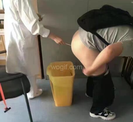 網(wǎng)友實拍核酸肛檢，撅屁股“走后門”不如鼻拭子（圖）