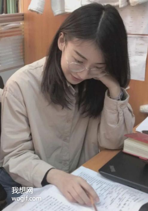 最硬的年齡，遇上最躁化學(xué)女老師“張?jiān)健?，上演巴黎野玫瑰（圖）